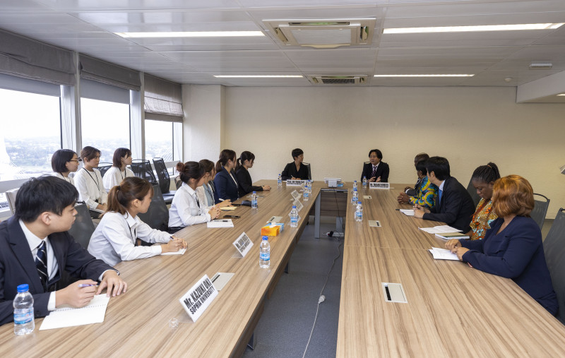 The students had a rich interview with the administrator at the Bank for Japan, Takaaki Nomoto